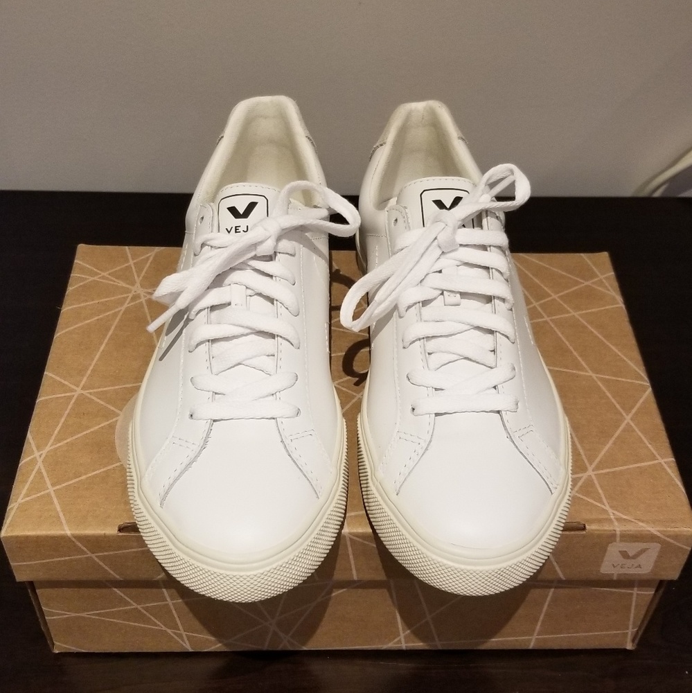 Veja Women's Esplar Leather Low Top Trainers